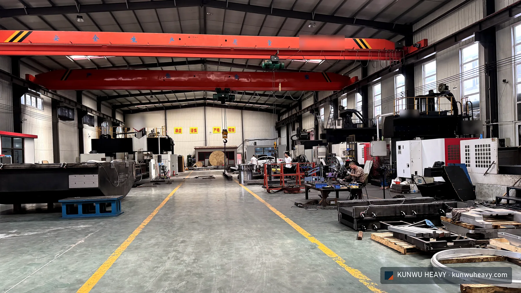 General machining bay: double-column machining centres and vertical lathes working under the overhead crane